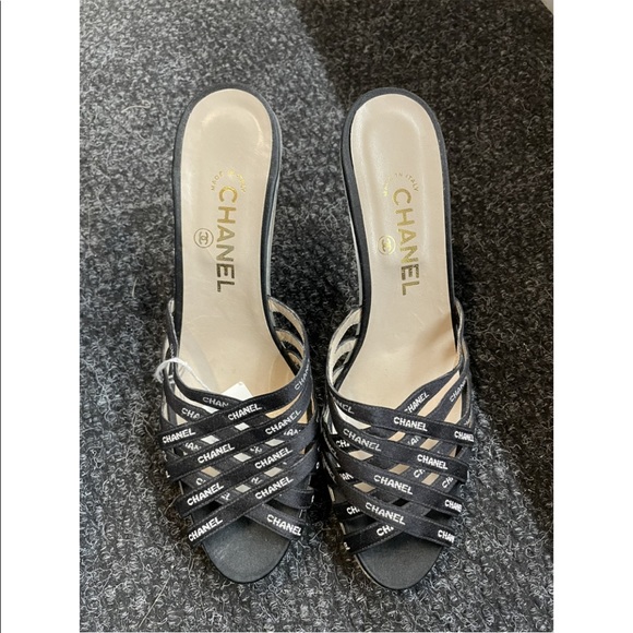 Beautiful Vintage Chanel Logo Ribbon Platform - Picture 3 of 6